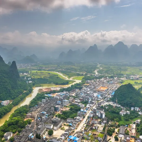 גלו את קסם גווילין: נופים מרהיבים בין הרים ונהרות סיניים