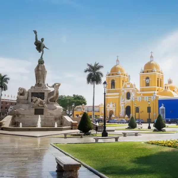 טרוחיו הקסומה – גלו את הפנינה הקולוניאלית של פרו!