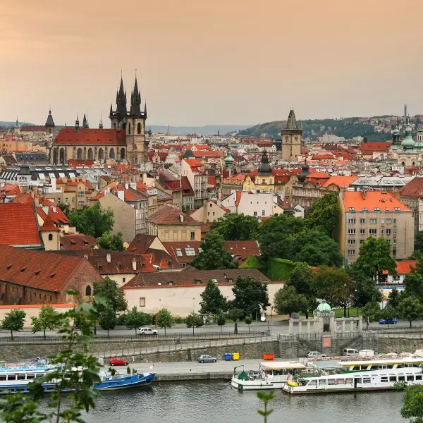 פראג הקסומה: גלו את הקסם המופלא של הלב האירופי!